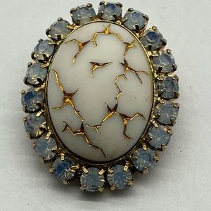 Vtg Delizza and Elster cracked oval brooch